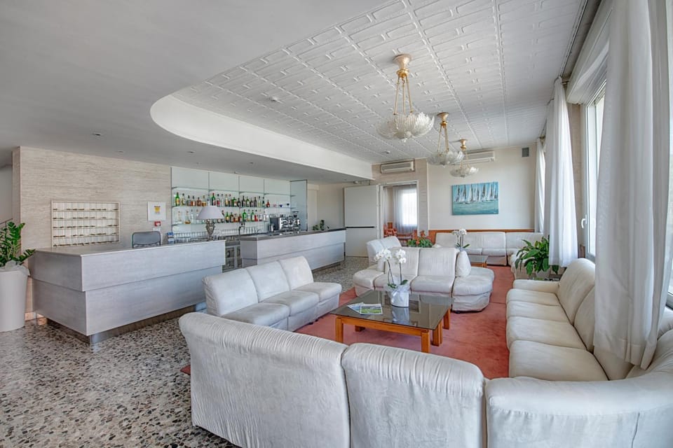 Lobby or reception, Lounge or bar