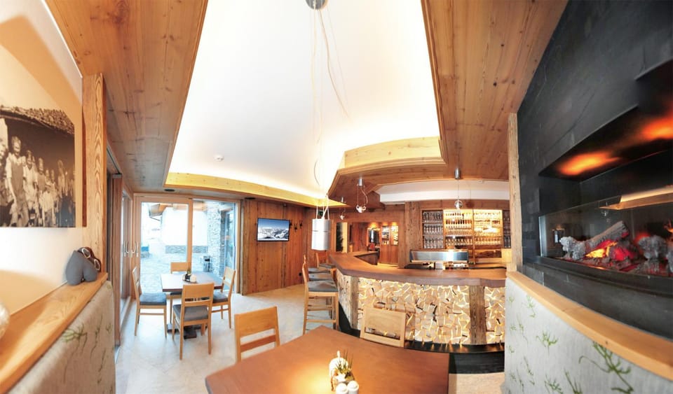 Summer, Lounge or bar