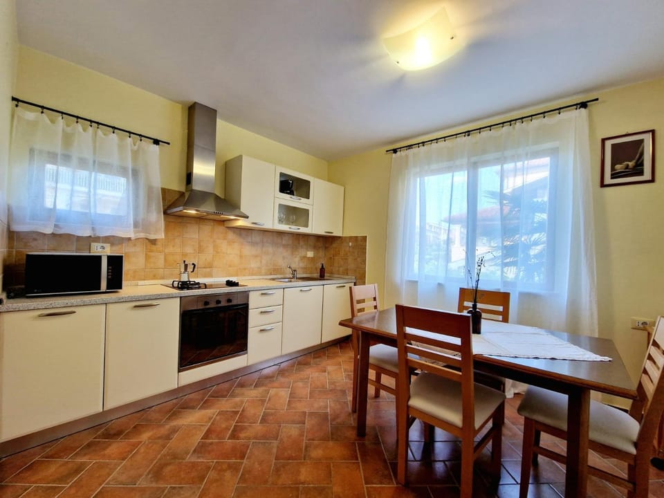Coffee/tea facilities, stove, kitchen
