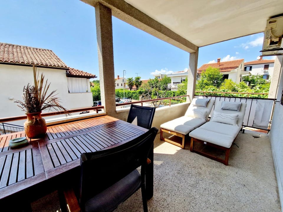 Day, View (from property/room), Balcony/Terrace, Seating area, Quiet street view, sunbed