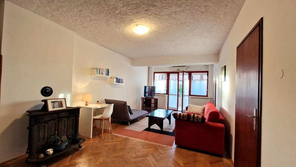 TV and multimedia, Living room, Seating area, air conditioner