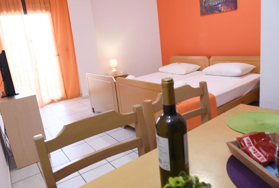 Bed, Dining area