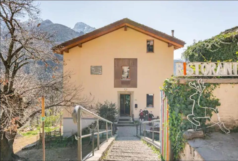 Foresteria B&B Vecchiascuola Pianazzola Bed and Breakfast in Chiavenna