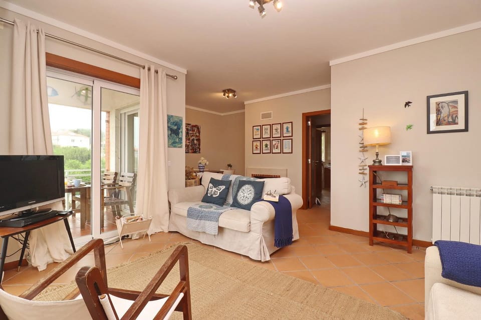 Communal lounge/ TV room, TV and multimedia, Living room, Seating area