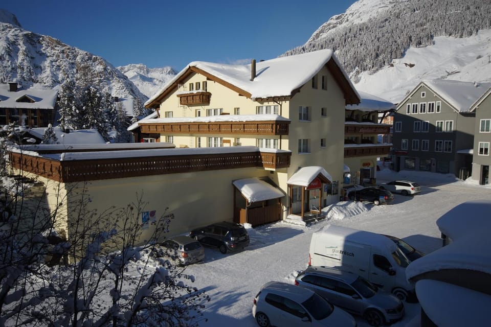 Property building, Facade/entrance, Winter