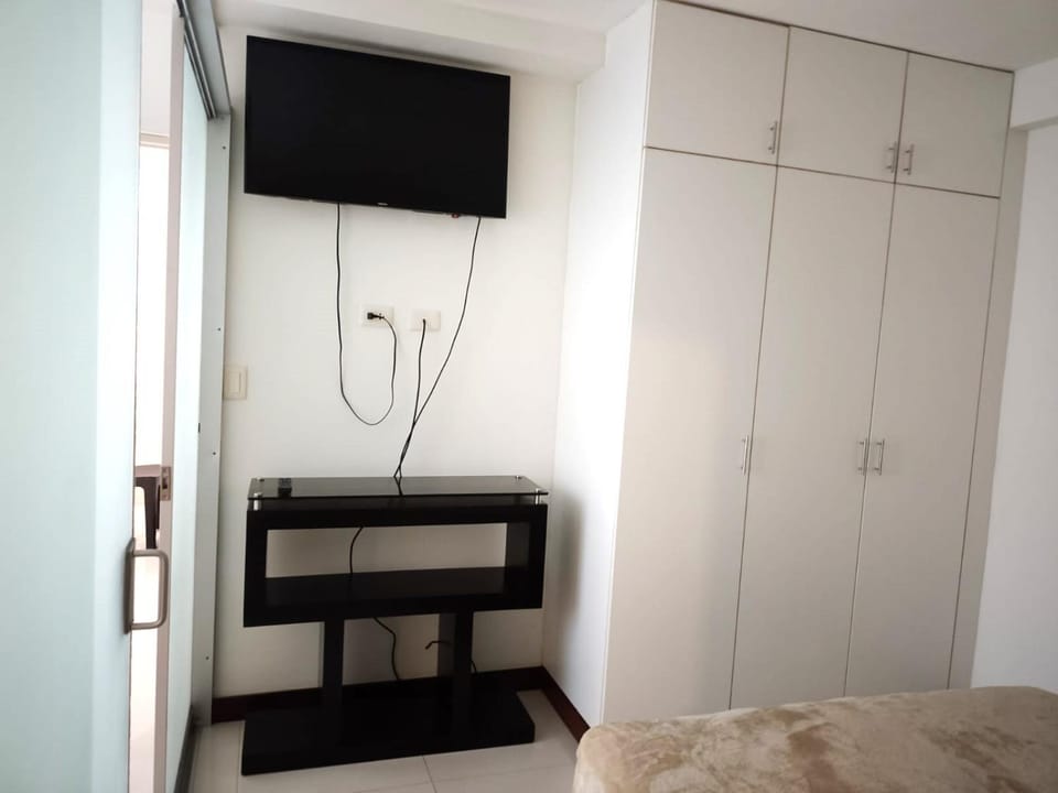 Photo of the whole room, Bedroom, wardrobe
