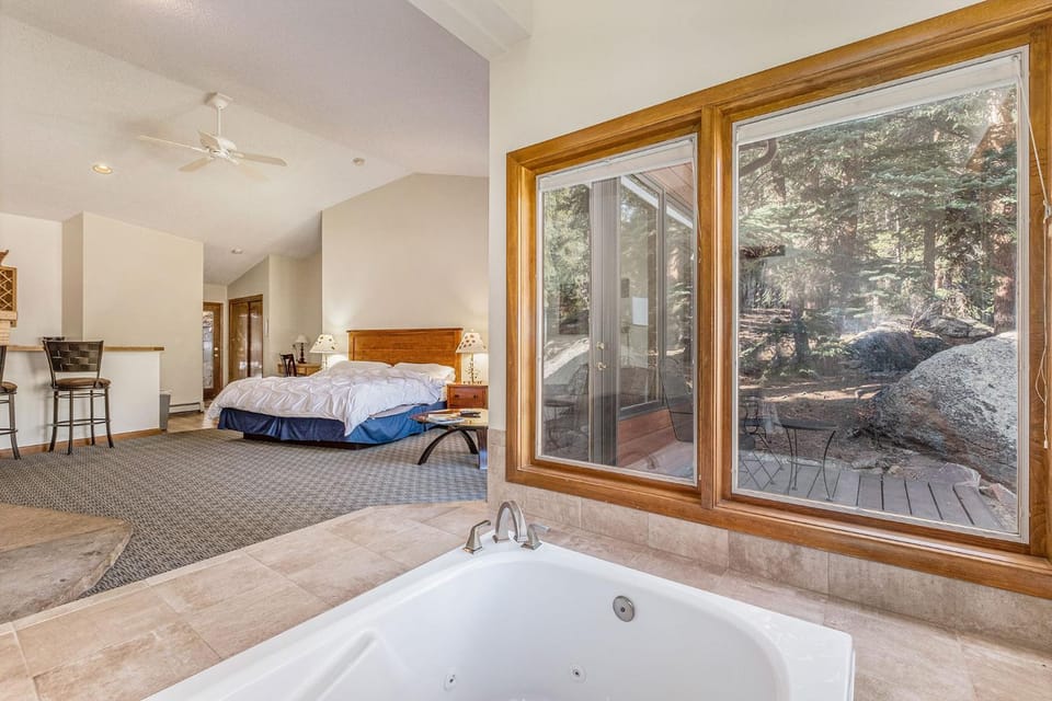 Living room, Mountain view, Bath