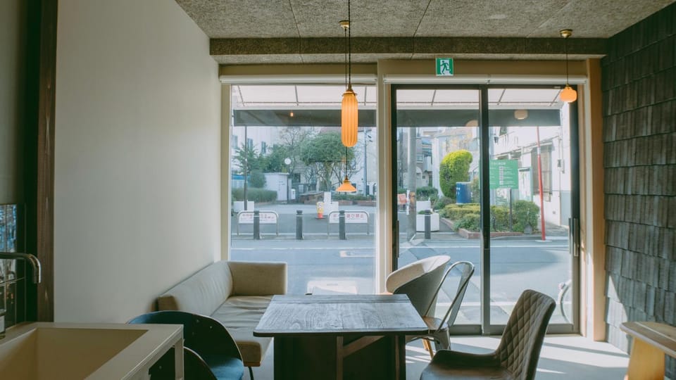 Restaurant/places to eat, Living room, Dining area