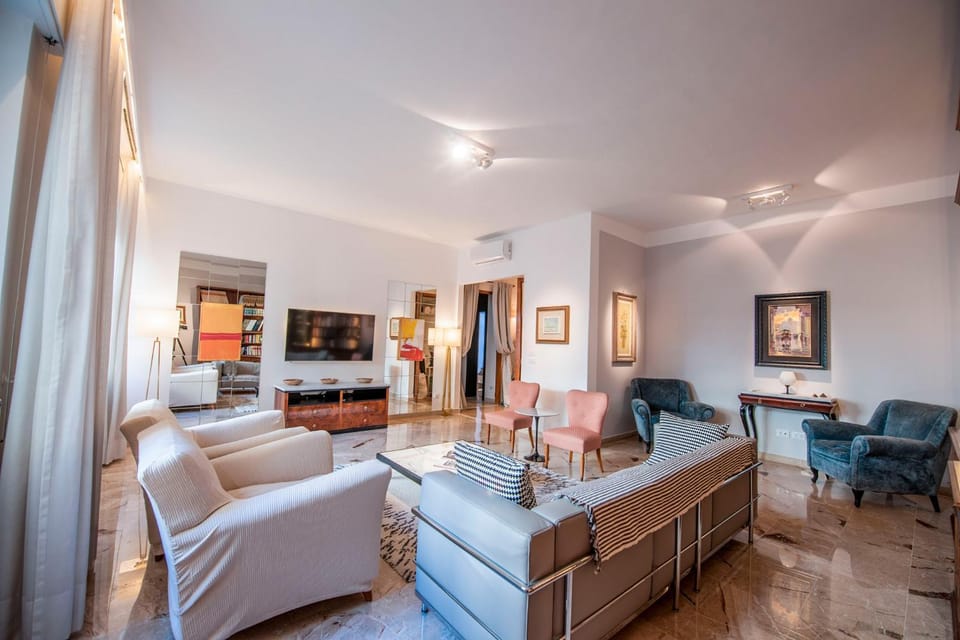 TV and multimedia, Living room, Seating area