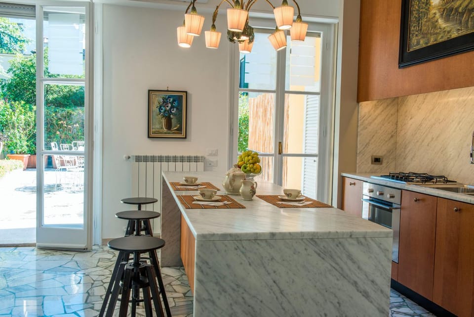 Coffee/tea facilities, Kitchen or kitchenette, Dining area