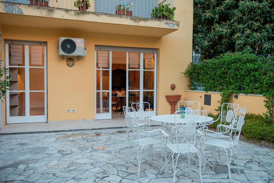 Property building, Facade/entrance, View (from property/room), Balcony/Terrace, Street view