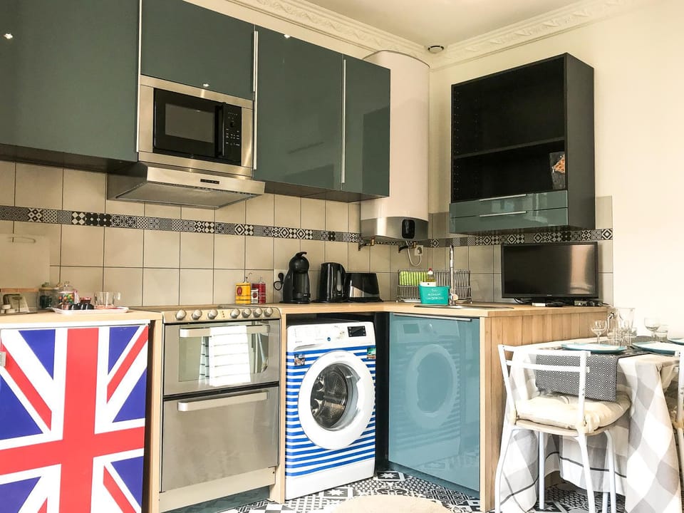 TV and multimedia, Coffee/tea facilities, Kitchen or kitchenette, Dining area