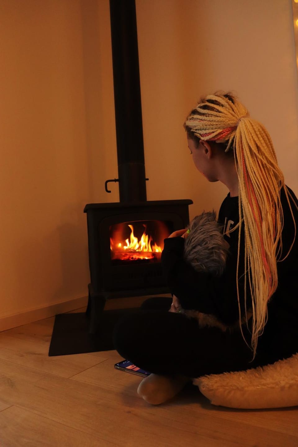 Guests, fireplace