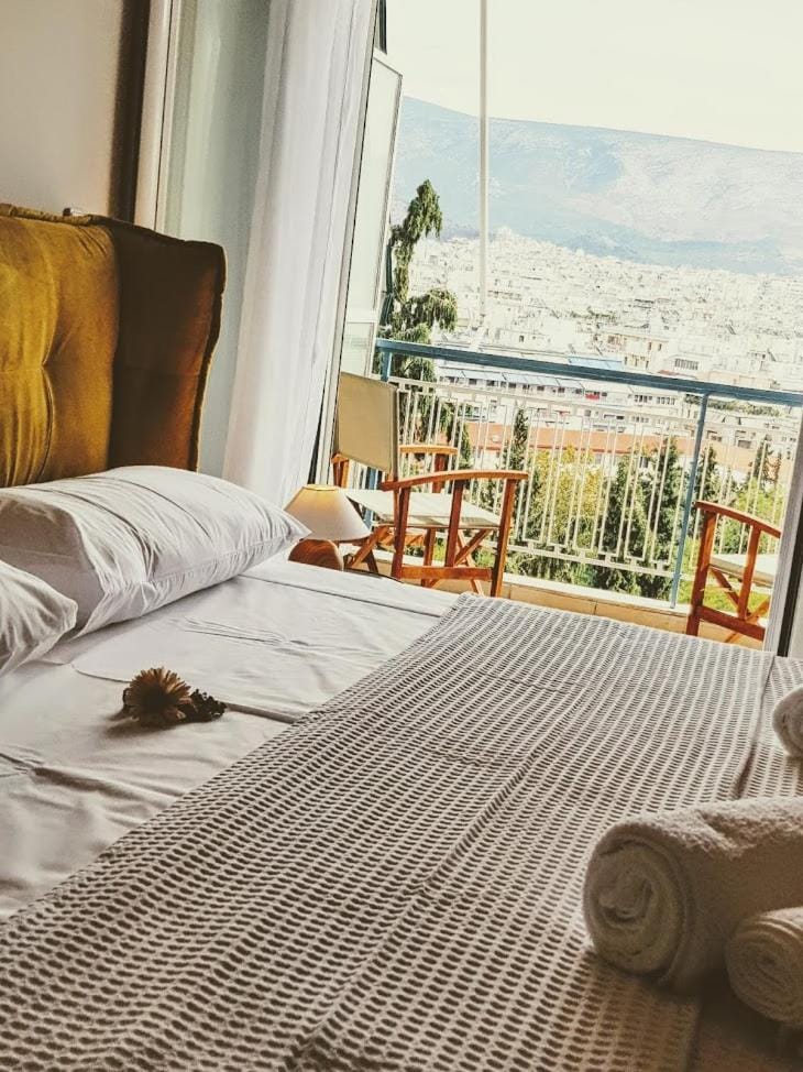 Bedroom, Mountain view