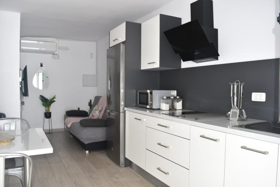Kitchen or kitchenette, Living room, Dining area