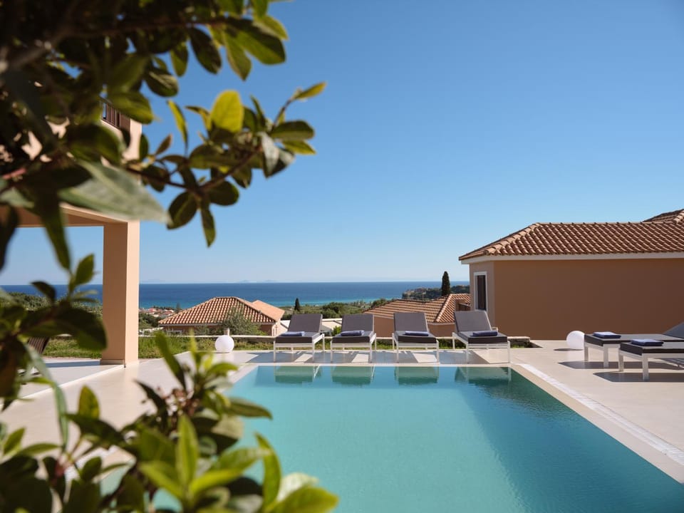 Day, Natural landscape, Decorative detail, Pool view, Sea view, Swimming pool, sunbed