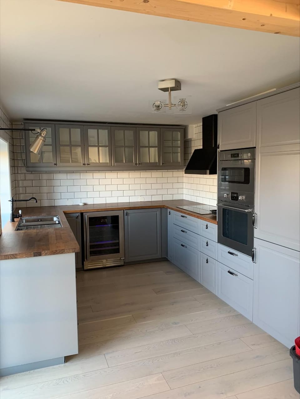 Kitchen or kitchenette, dishwasher, oven, stove