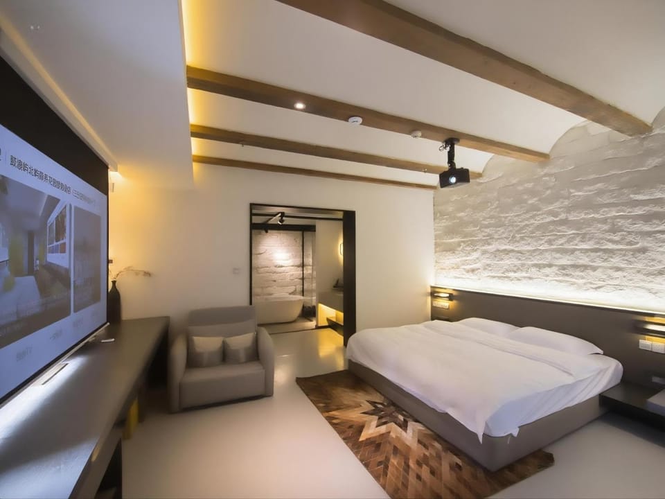 Communal lounge/ TV room, Photo of the whole room, Bedroom