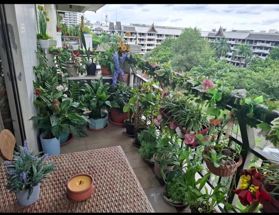 Grand Apartment near BGC Apartment in Taguig