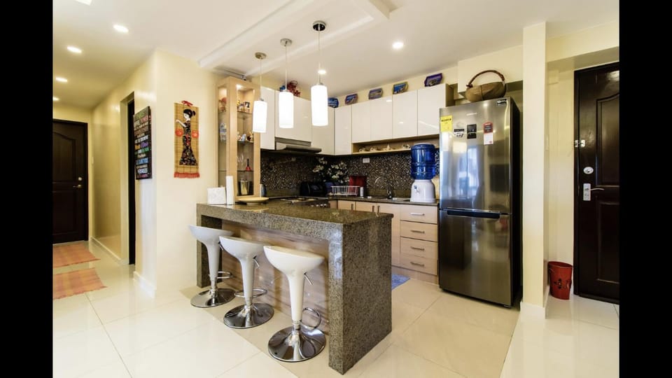 Coffee/tea facilities, Kitchen or kitchenette, Dining area