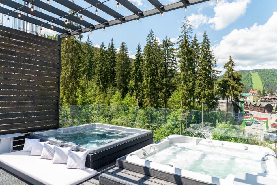 Day, Natural landscape, Summer, Hot Tub, Spa and wellness centre/facilities, Mountain view, sunbed