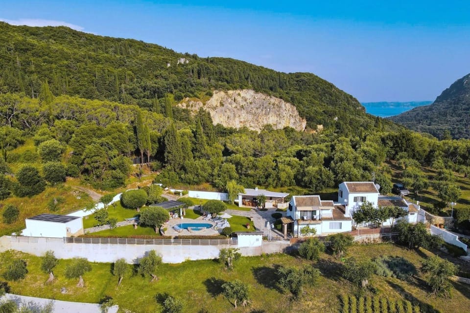 Property building, Natural landscape, Bird's eye view, Mountain view, Location