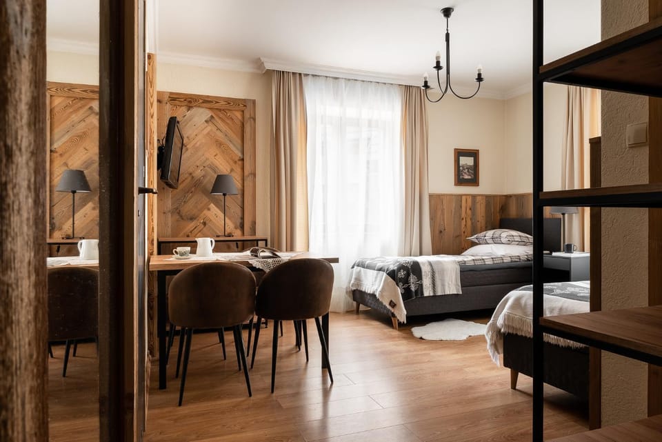 Bed, Living room, Photo of the whole room, Seating area, Dining area, Bedroom