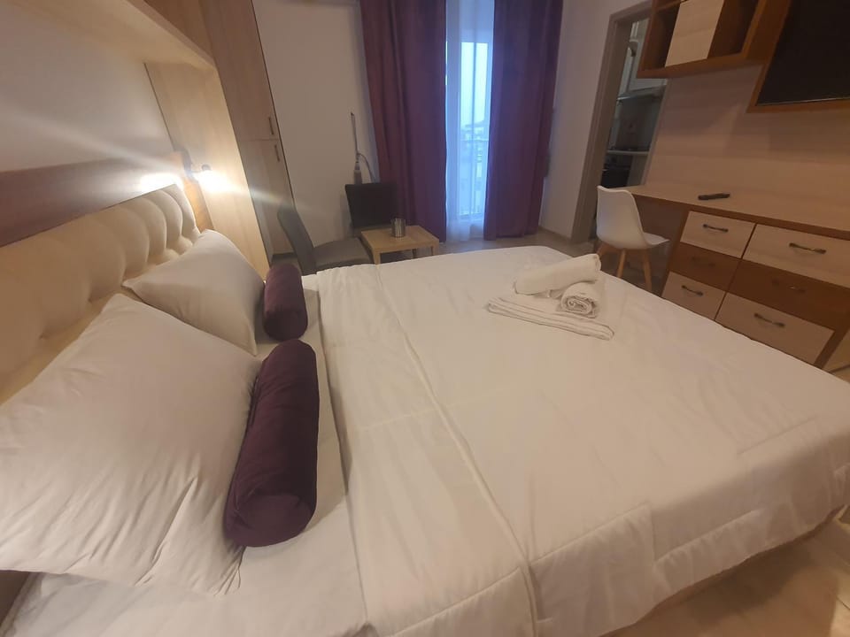 Bed, Photo of the whole room, Bedroom, towels