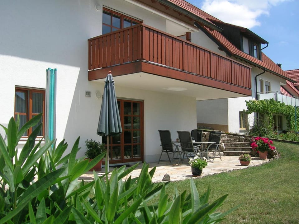 Property building, Garden, Balcony/Terrace