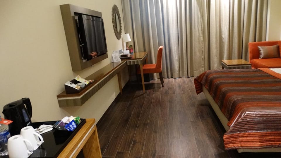 TV and multimedia, Coffee/tea facilities, Photo of the whole room, Bedroom