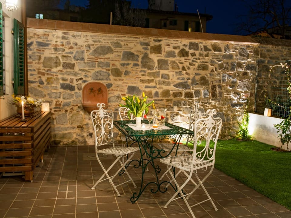 Facade/entrance, Garden, Decorative detail, Garden view