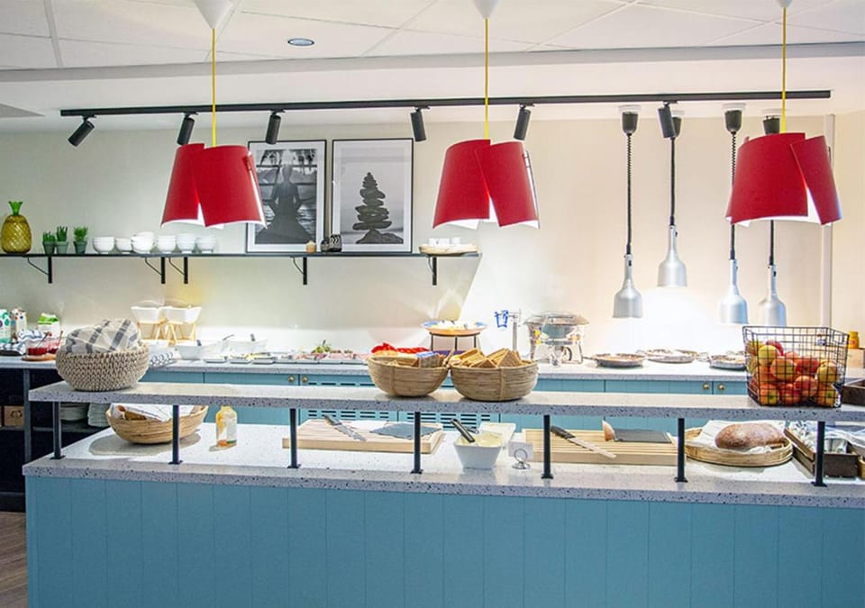 Restaurant/places to eat, Food close-up, Coffee/tea facilities, Food and drinks, Food, Breakfast, Continental breakfast, Buffet breakfast