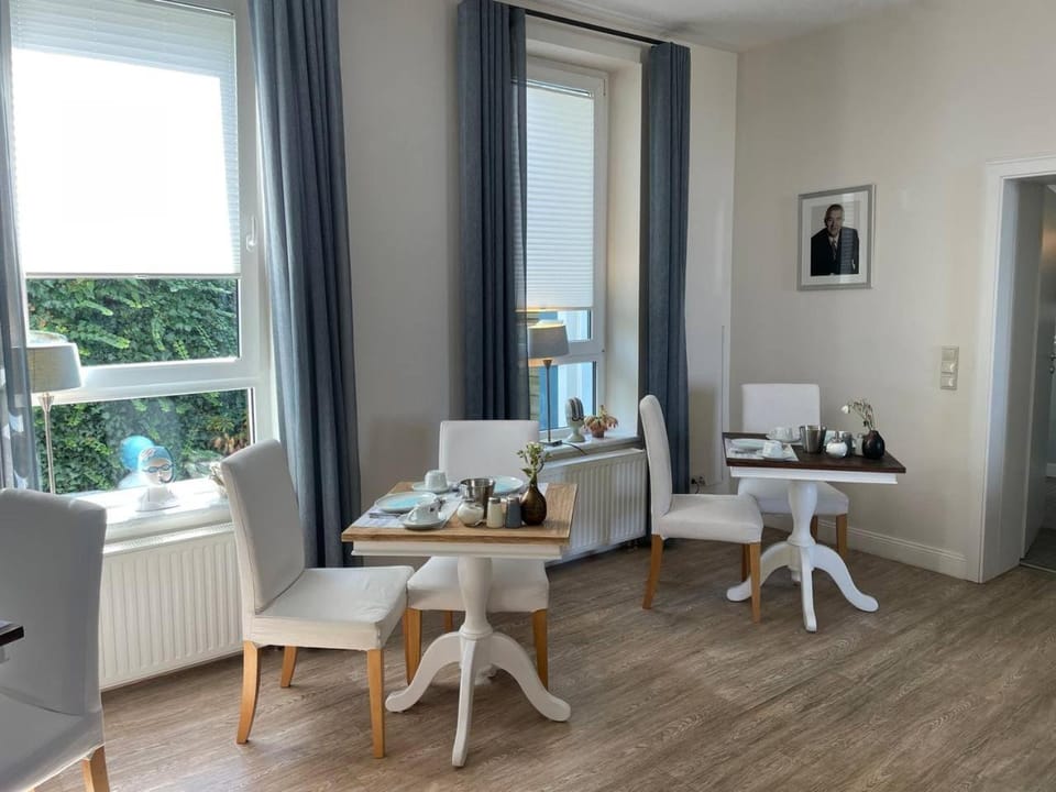 Dining area, Breakfast