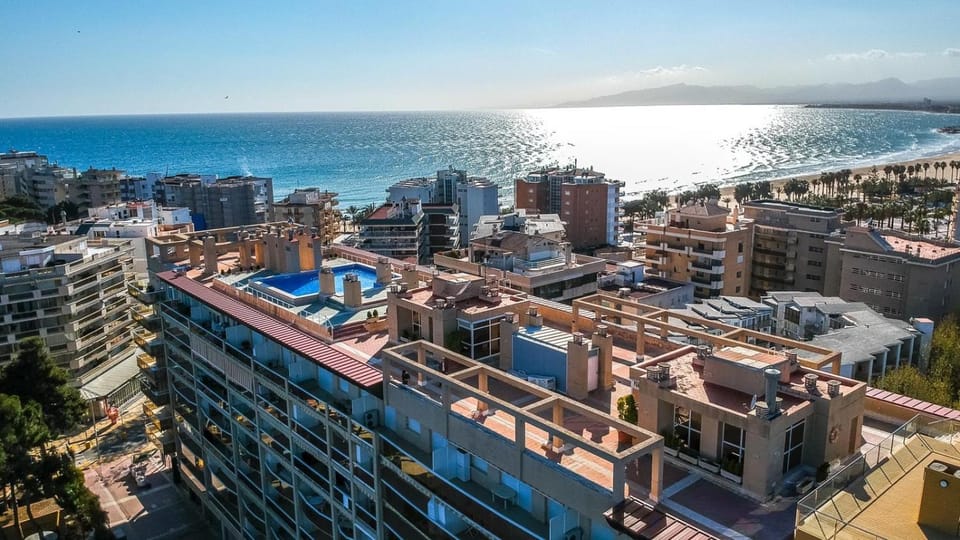 Decorative detail, Garden view, Landmark view, Pool view, Sea view, Area and facilities, Swimming pool, Swimming pool