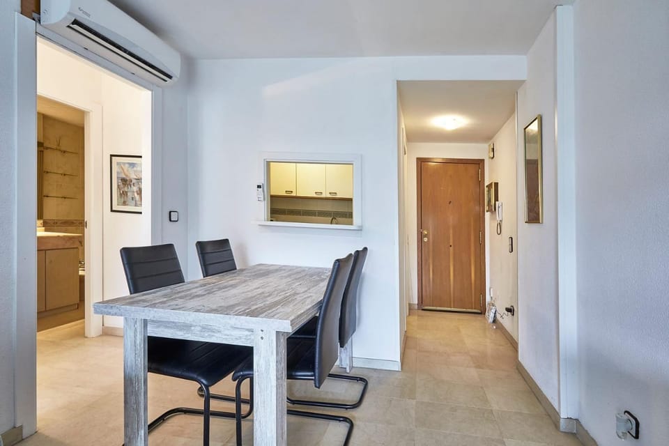 Living room, Dining area, air conditioner