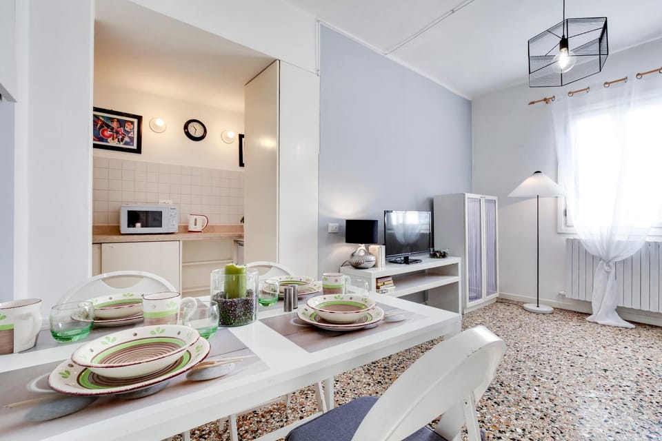 TV and multimedia, Kitchen or kitchenette, Dining area