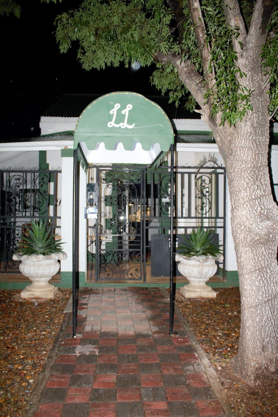 Facade/entrance