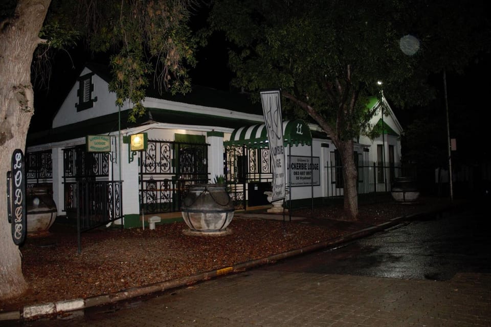 Facade/entrance, Night