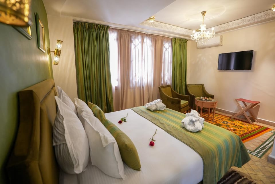 Bed, Seating area
