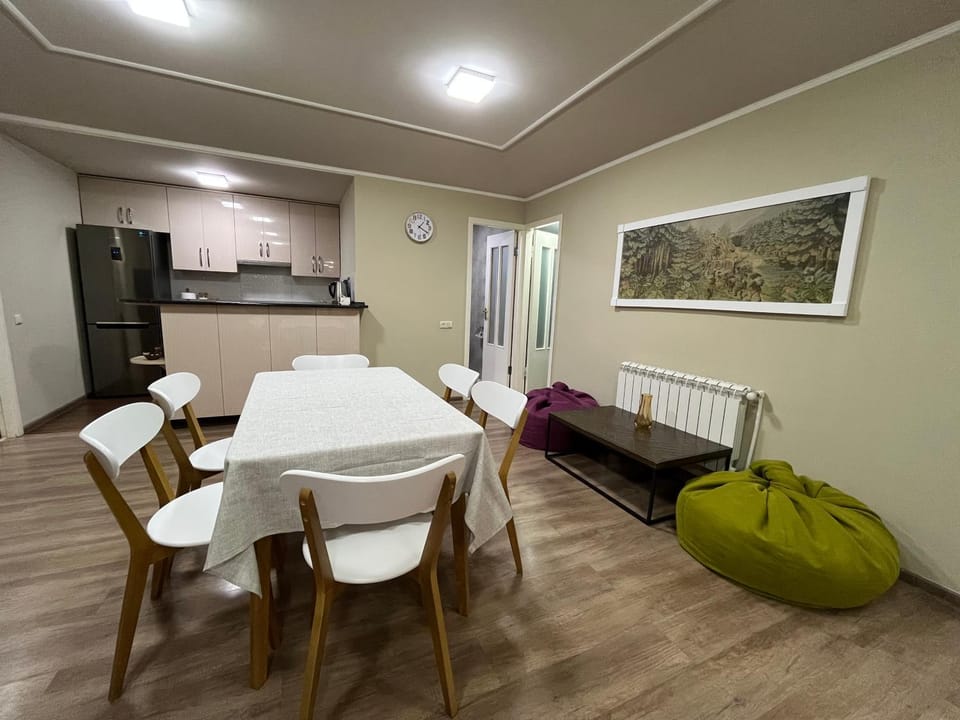 Living room, Dining area