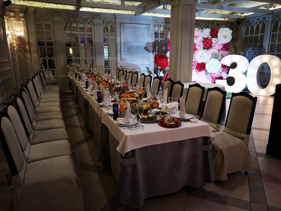 Restaurant/places to eat, Banquet/Function facilities