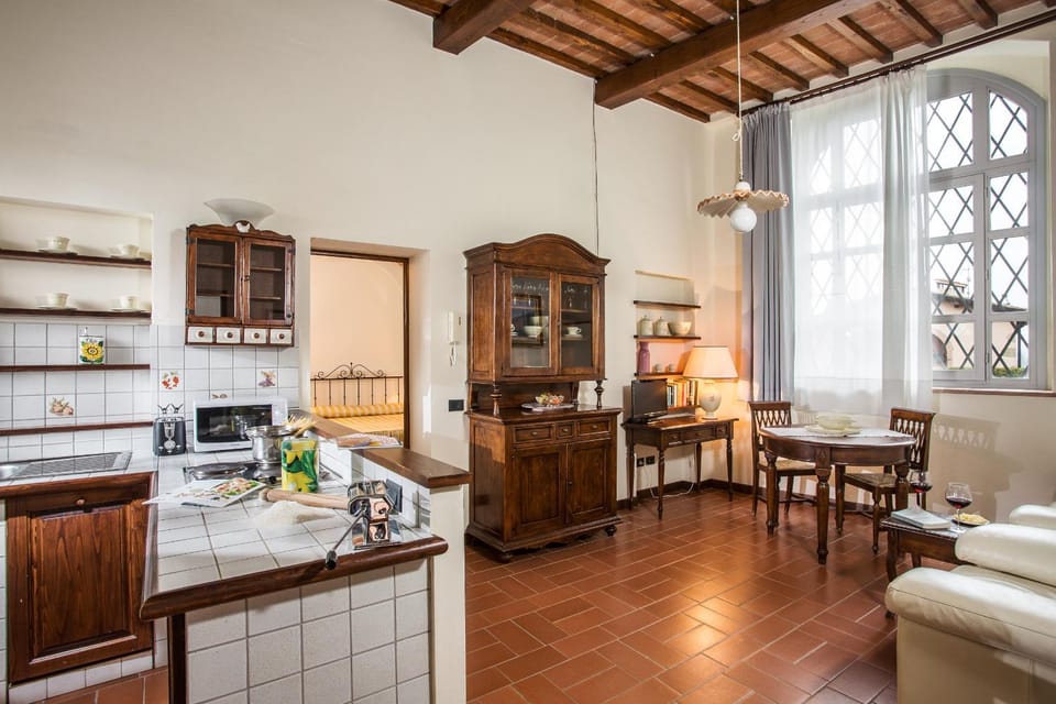 Kitchen or kitchenette, Seating area, Dining area