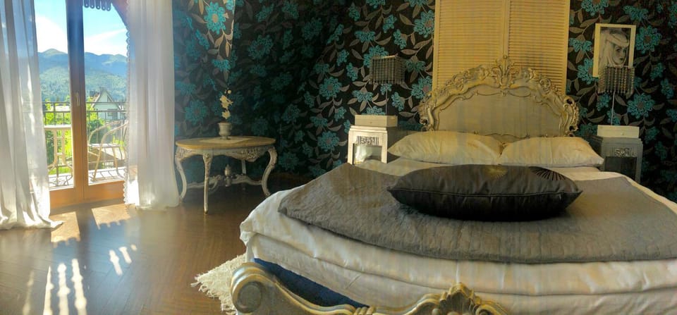 Photo of the whole room, Garden view, Mountain view