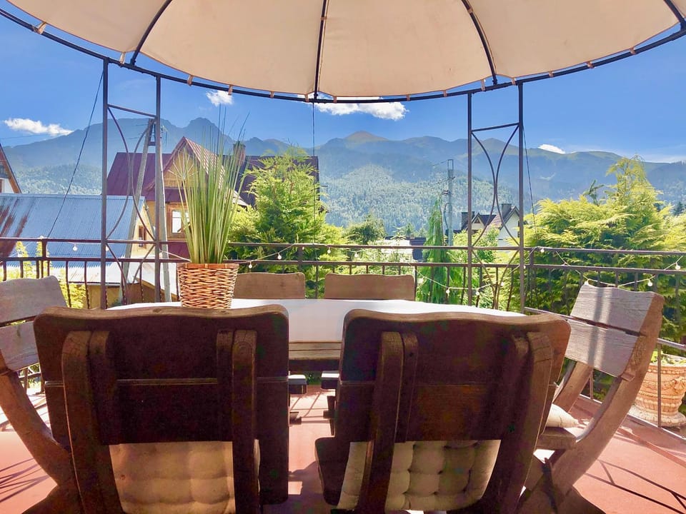 Balcony/Terrace, Garden view, Landmark view, Mountain view