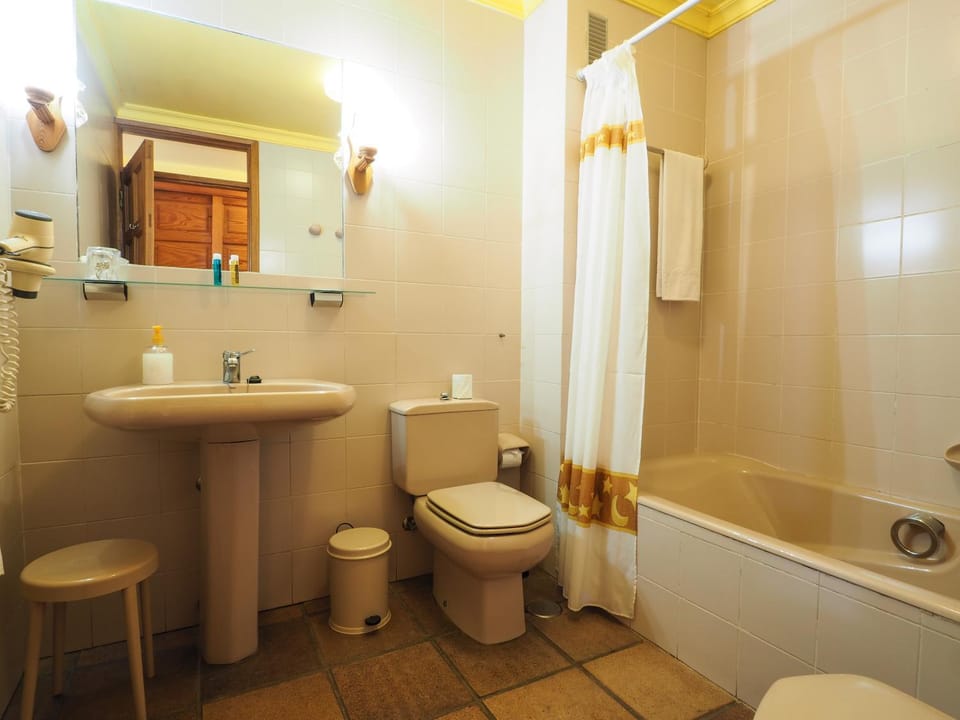 Shower, Toilet
