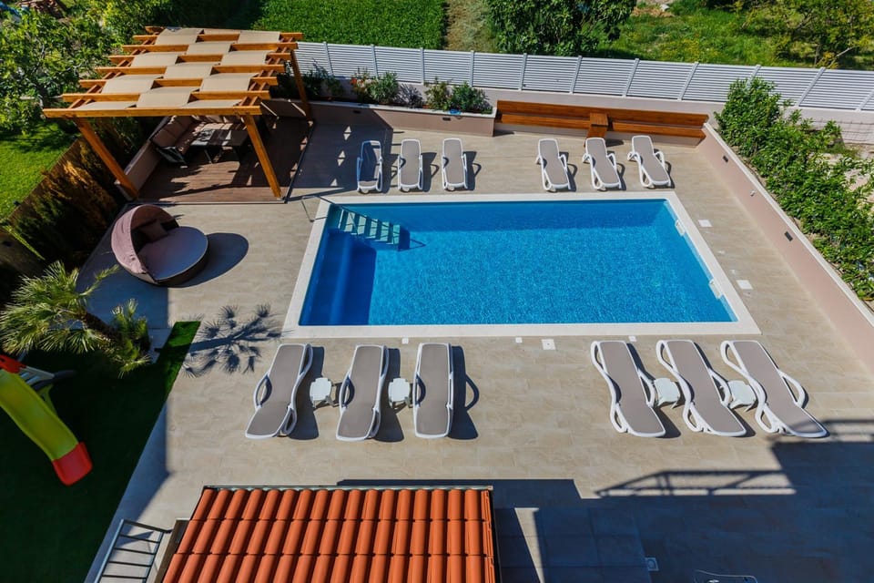 Swimming pool, Swimming pool