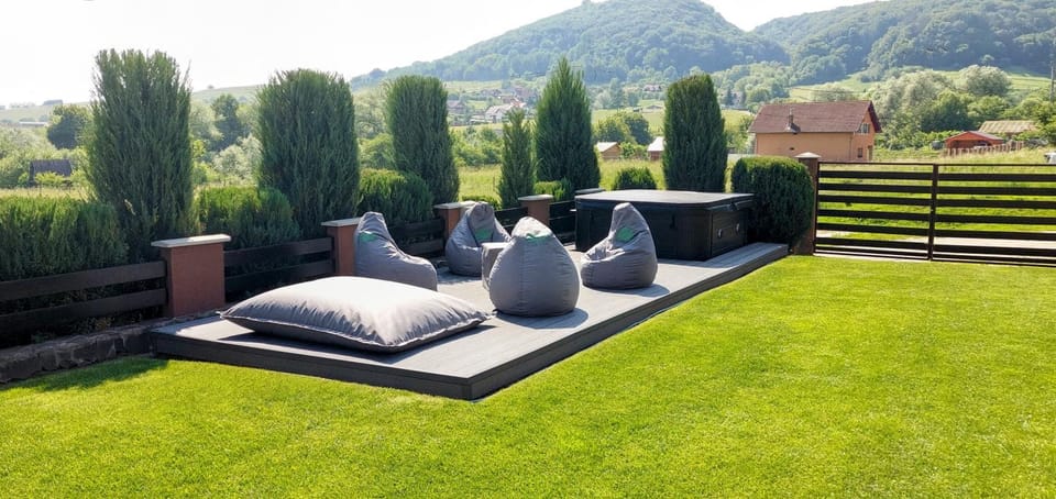 Natural landscape, Hot Tub, Garden view