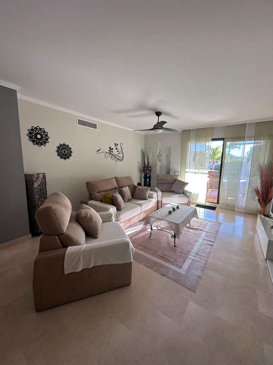Lounge or bar, Garden view