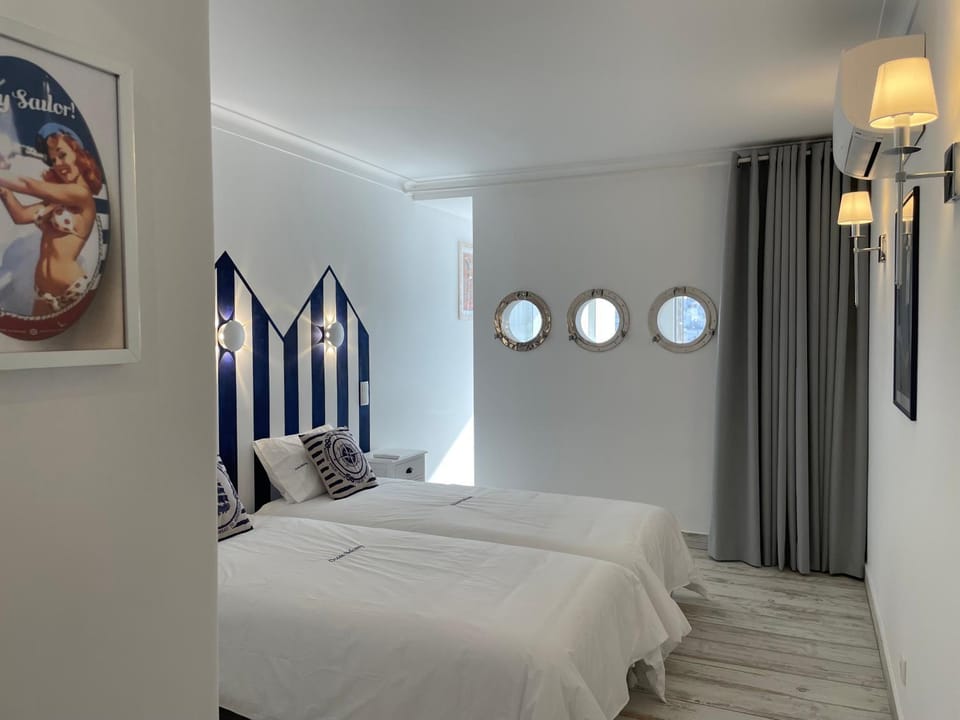 Bed, Photo of the whole room, Decorative detail, Bedroom