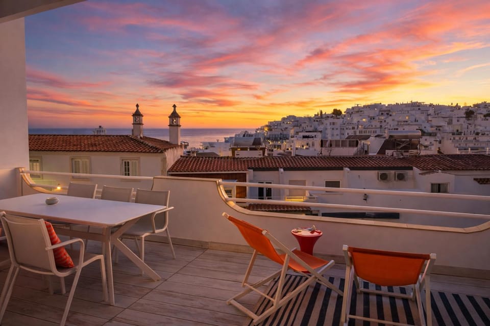 Patio, Natural landscape, View (from property/room), Balcony/Terrace, Dining area, City view, Sea view, Sunset
